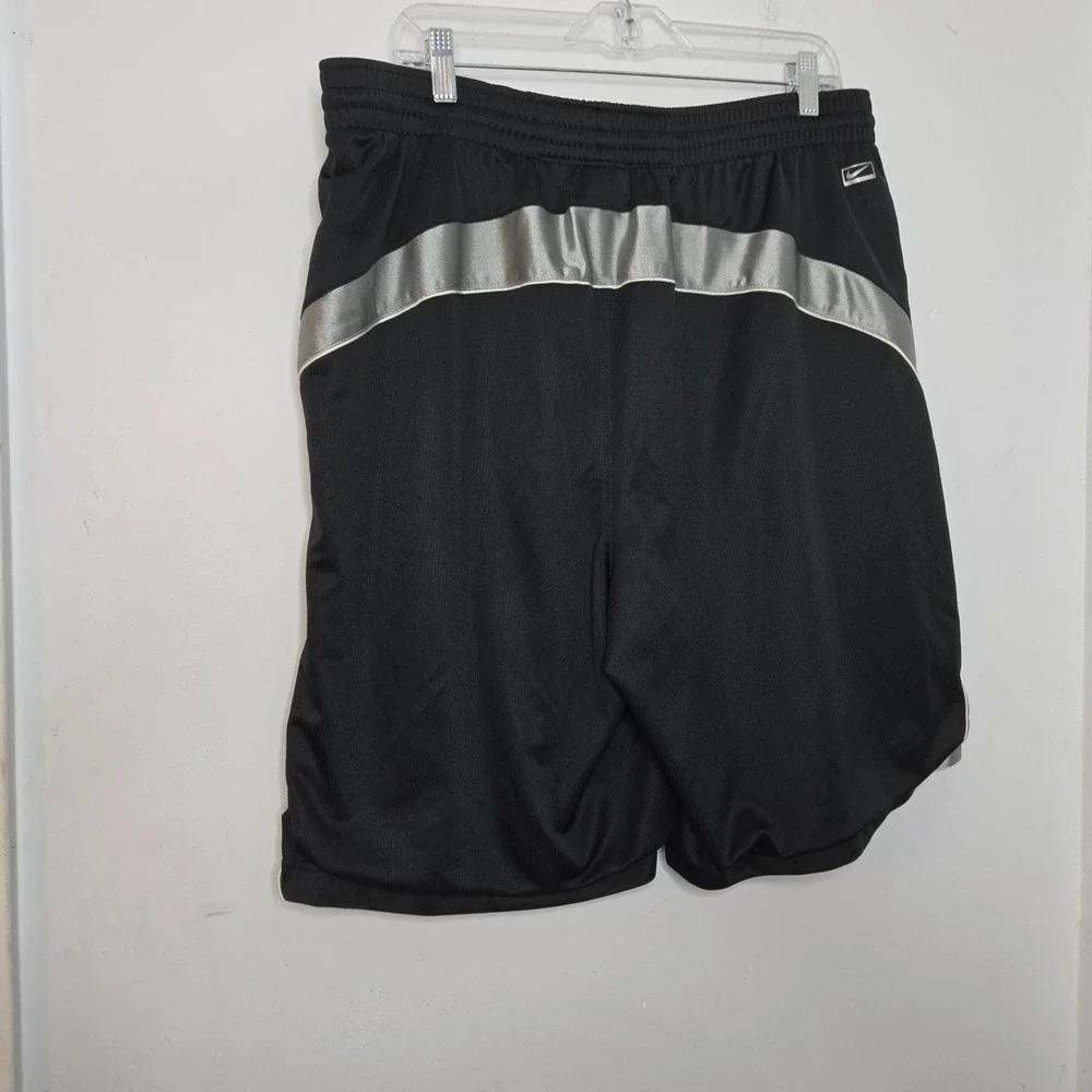 Nike Basketball Shorts Mens XL Black Silver Mesh Athletic Performance Pockets
